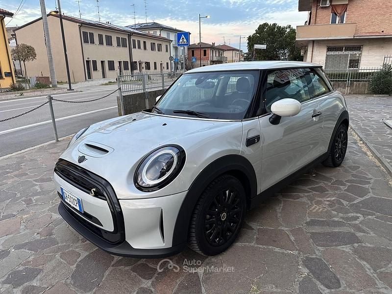 Argento Usata 2021 Mini Cooper SE Classic Utilitaria | 17.900 € (Molto cara) - Immagine 1/4