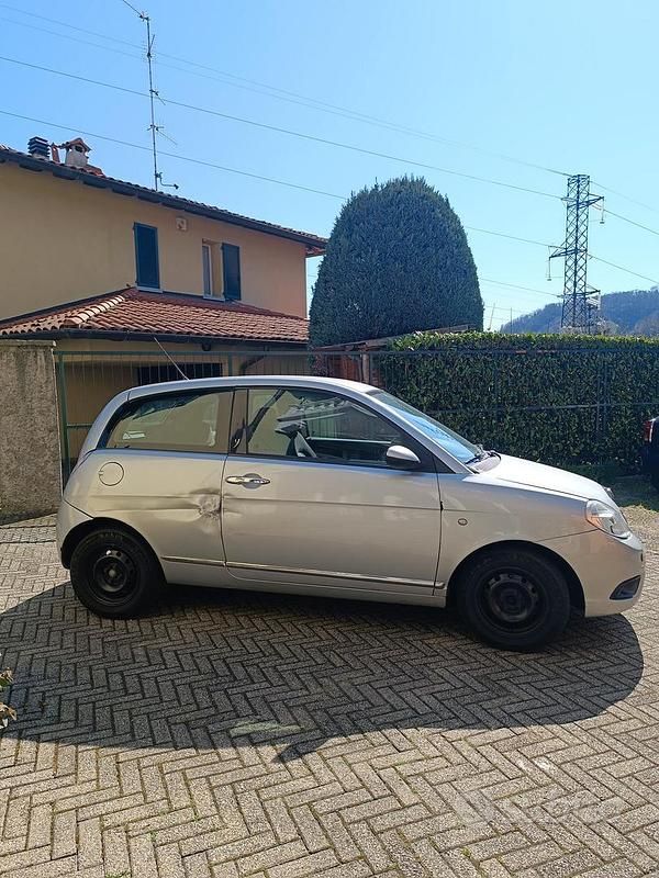 Usata Lancia Ypsilon 60 CV (44 kW) 2008 Grigio Utilitaria