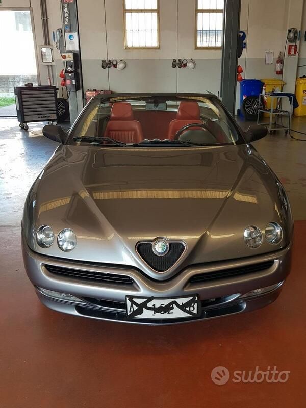 Usata Alfa Romeo Spider 128 CV (94 kW) 1998 Grigio Cabrio
