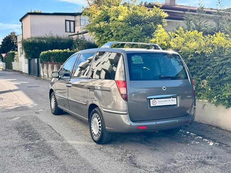 Usata Lancia Phedra 170 CV (125 kW) 2007 Grigio Monovolume