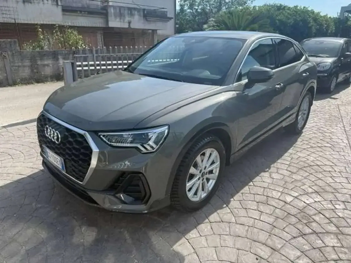 Usata Audi Q3 Sportback Business Plus 150 CV (110 kW) 2023 Verde salvia metallizzato SUV