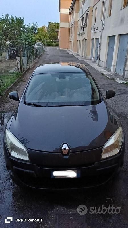Blu Usata 2009 Renault Mégane III Due volumi | 2500 € (Buon prezzo) - Immagine 1/4