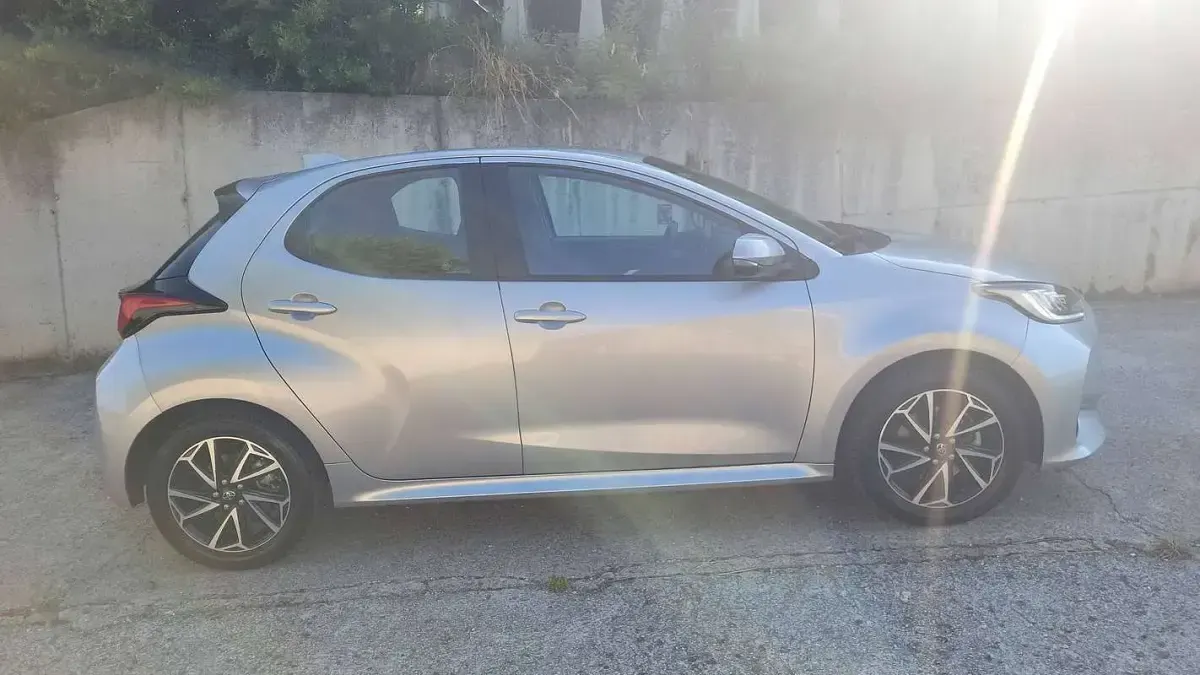 Usata Toyota Yaris Hybrid Sport 116 CV (85 kW) 2022 Argento Berlina