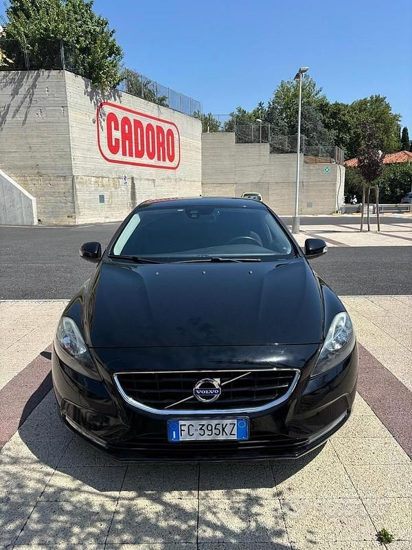 Nero Usata 2016 Volvo V40 Station wagon | 10.500 € (Buon prezzo) - Immagine 1/4