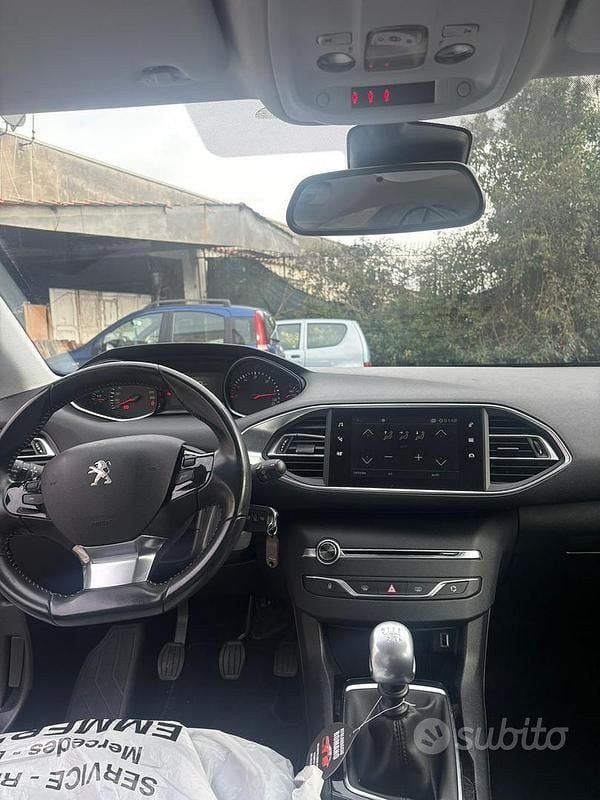 Grigio Usata 2018 Peugeot 308 Station wagon | 6400 € (Super prezzo) - Immagine 1/4