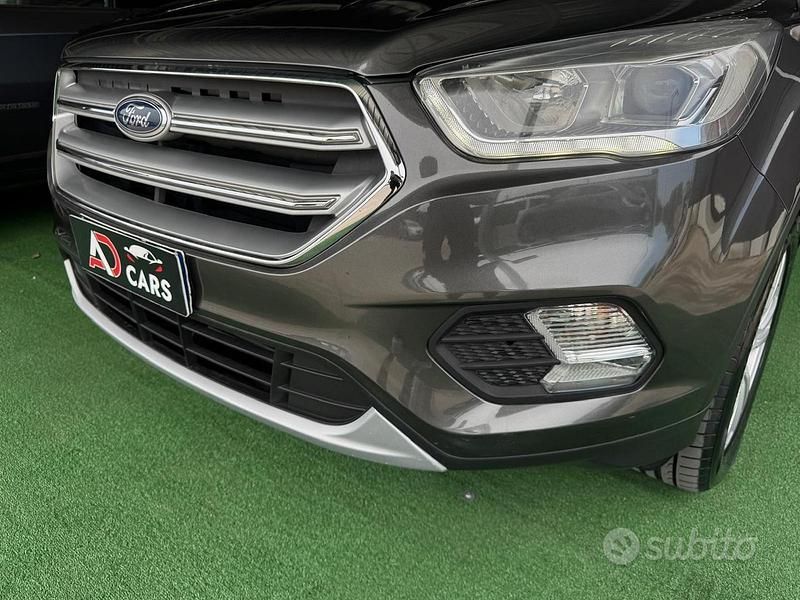 Usata Ford Kuga 120 CV (88 kW) 2019 Grigio SUV