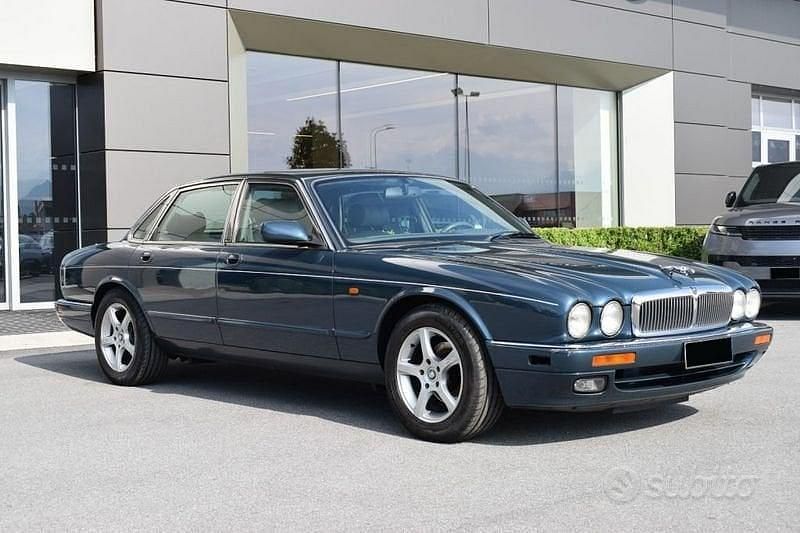 Usata Jaguar XJ6 Sovereign 241 CV (177 kW) 1996 Blu/azzurro Berlina