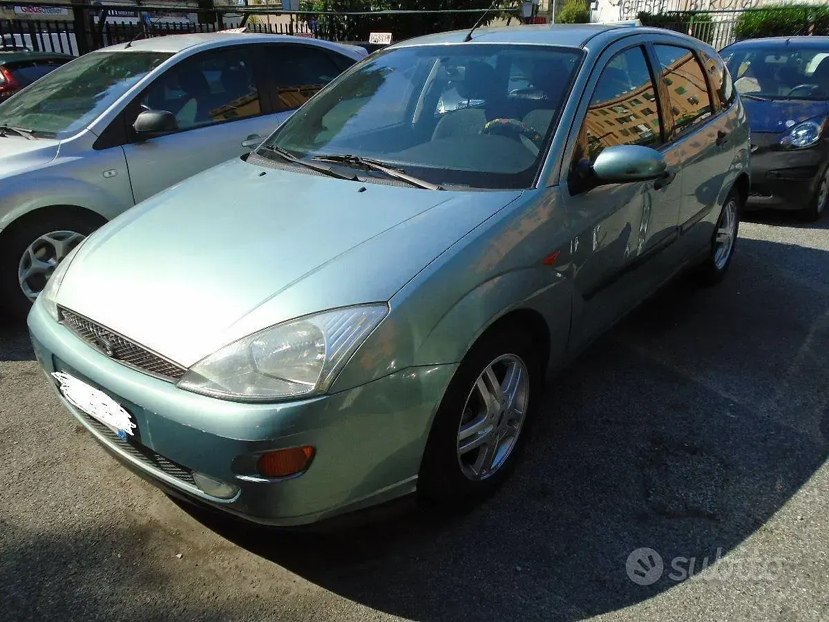 Usata Ford Focus 115 CV (84 kW) 2001 Verde Utilitaria