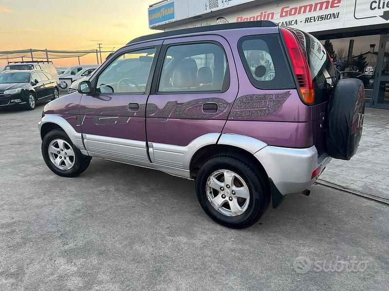 Usata Daihatsu Terios 83 CV (61 kW) 1999 Viola SUV