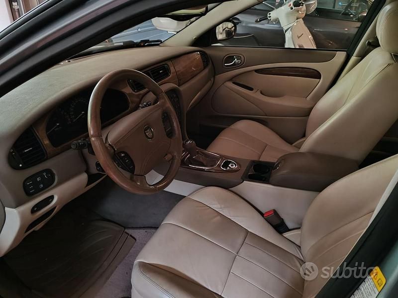 Usata Jaguar S-Type S 200 CV (147 kW) 2004 Grigio Berlina
