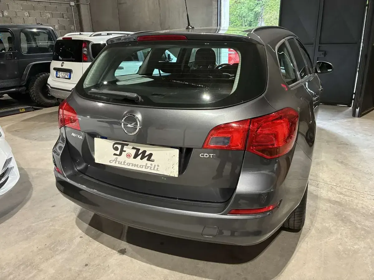 Usata Opel Astra Cosmo 110 CV (80 kW) 2011 Other Station wagon