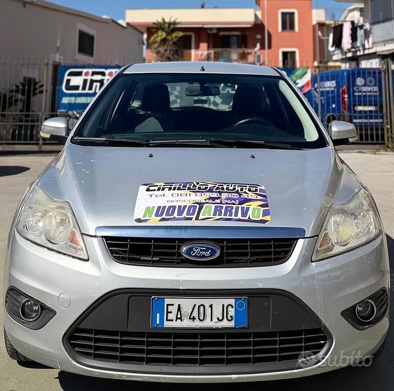 Begagnad Ford Focus 109 HK (80 kW) 2010 Grå Kombi