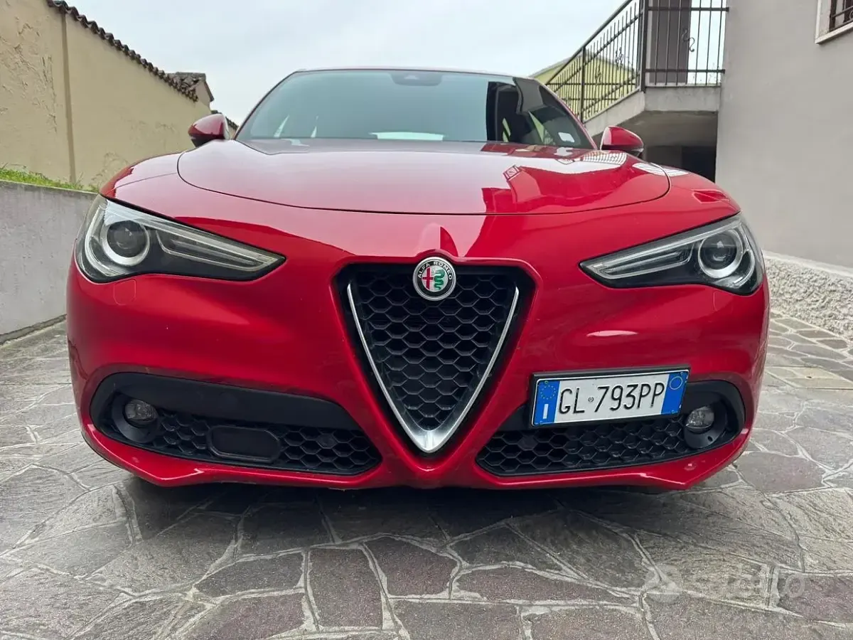 Usata Alfa Romeo Stelvio Business 160 CV (117 kW) 2022 Rosso SUV