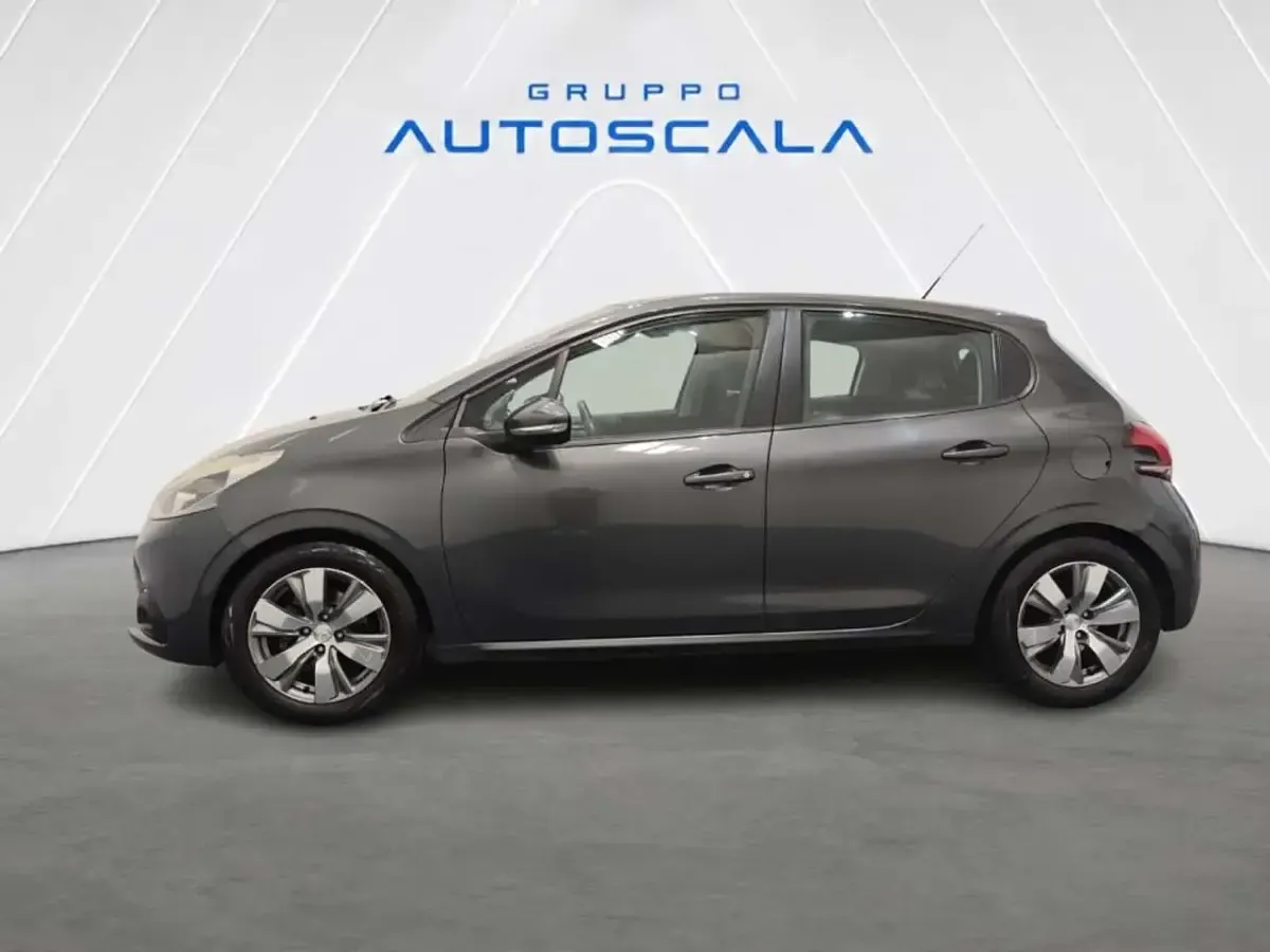 Usata Peugeot 208 Active 75 CV (55 kW) 2015 Grigio shark Utilitaria