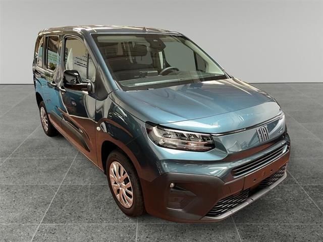 Usata Fiat Doblò 102 CV (75 kW) 2024 Blu Monovolume