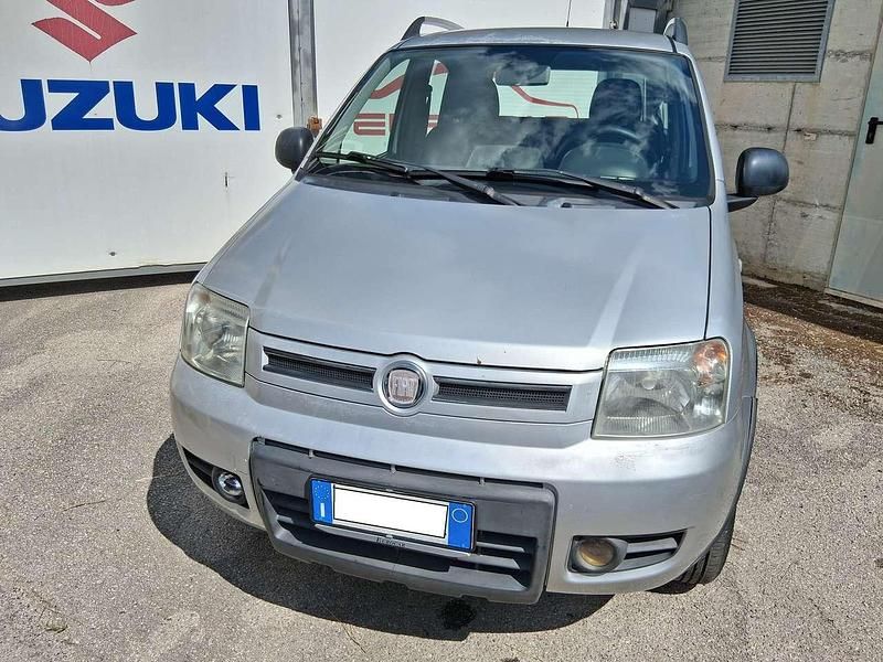 Argento Usata 2010 Fiat Panda 4x4 Climbing Due volumi | 4999 € (Buon prezzo) - Immagine 1/4