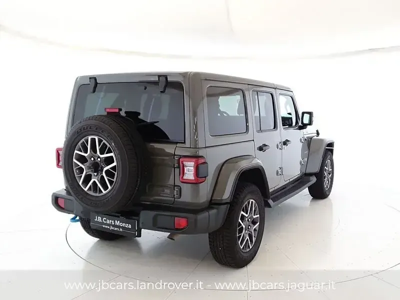Usata Jeep Wrangler Sahara 380 CV (279 kW) 2022 Grigio scuro SUV
