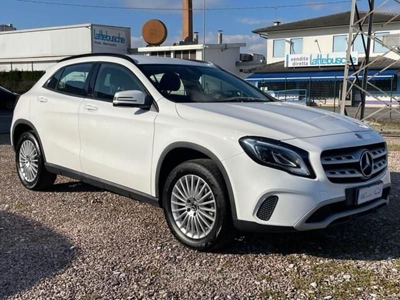 Bianco Usata 2019 Mercedes GLA220 Business SUV | 19.800 € - Immagine 1/4