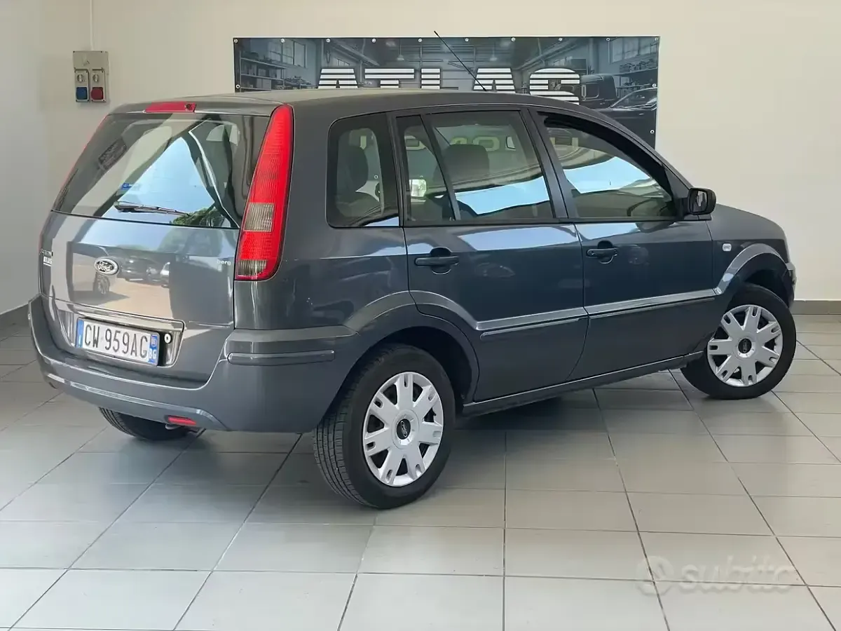 Usata Ford Fusion 80 CV (58 kW) 2005 Nero Utilitaria