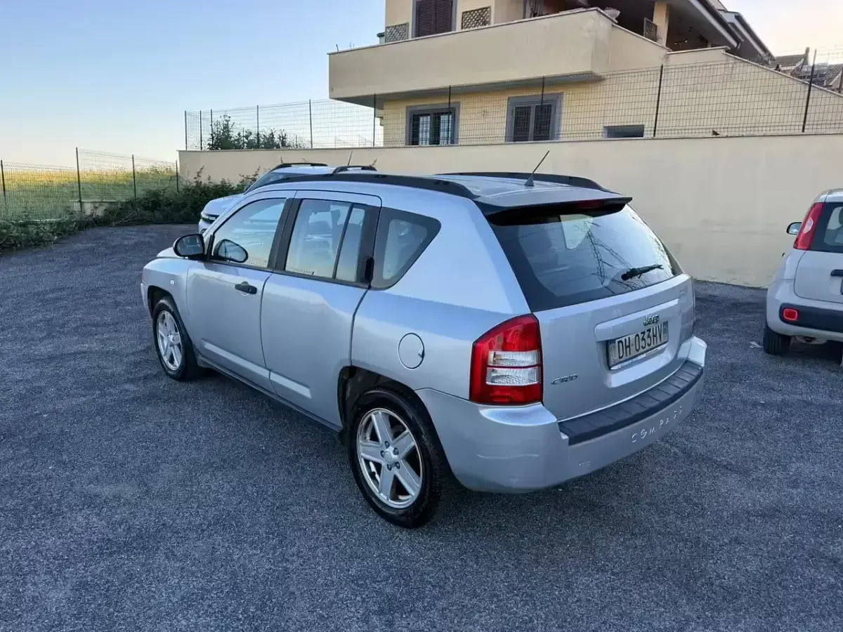 Usata Jeep Compass Sport 140 CV (102 kW) 2009 Argento SUV