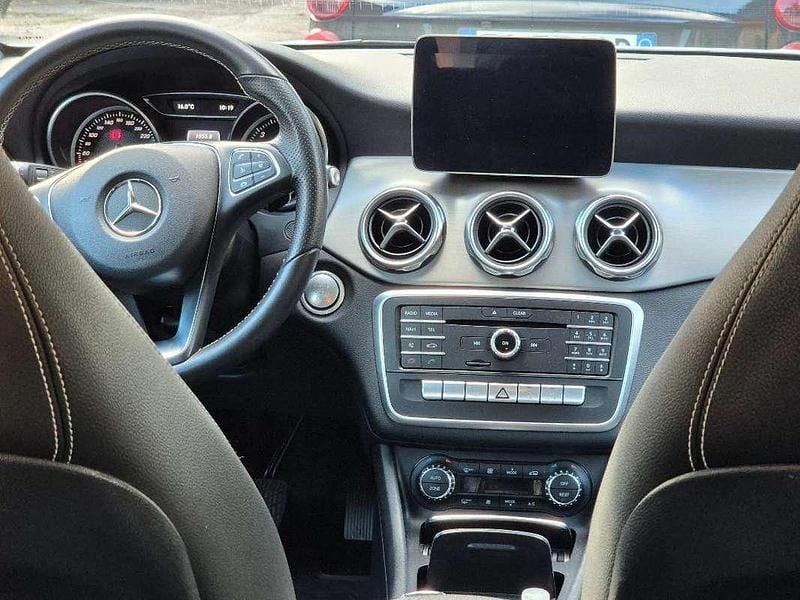 Usata Mercedes GLA180 109 CV (80 kW) 2018 Bianco SUV