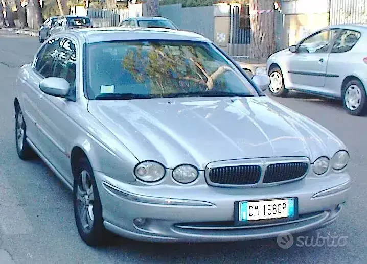 Usata Jaguar X-type 230 CV (169 kW) 2002 Grigio Berlina
