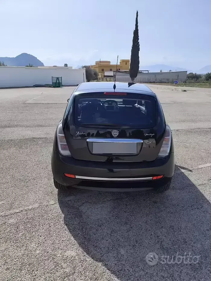 Usata Lancia Ypsilon 75 CV (55 kW) 2007 Nero Utilitaria