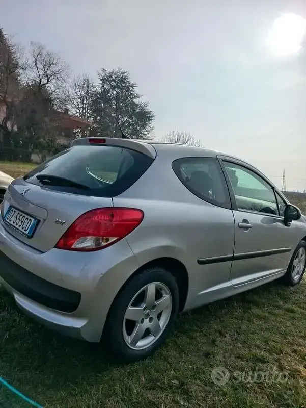 Usata Peugeot 207 73 CV (53 kW) 2009 Utilitaria