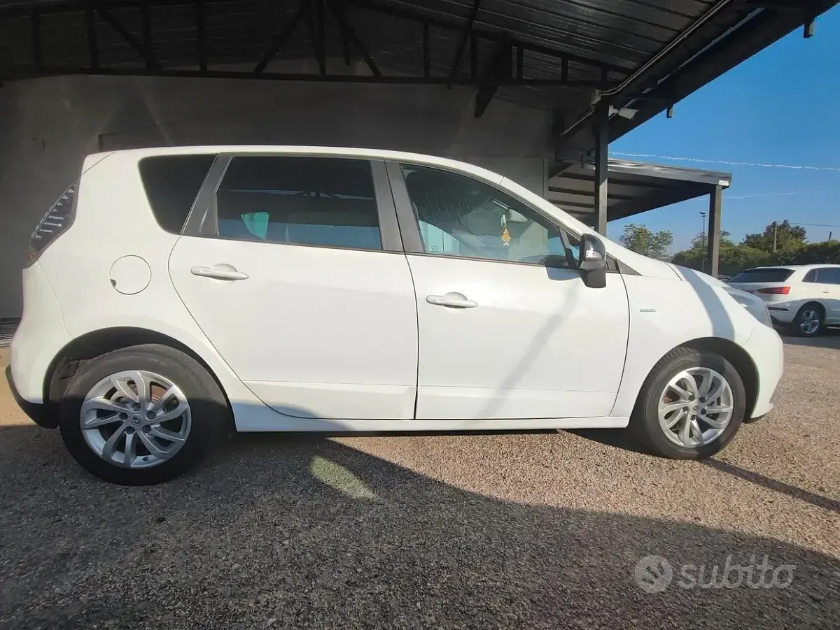 Usata Renault Scénic III LIMITED 95 CV (69 kW) 2014 Bianco Monovolume
