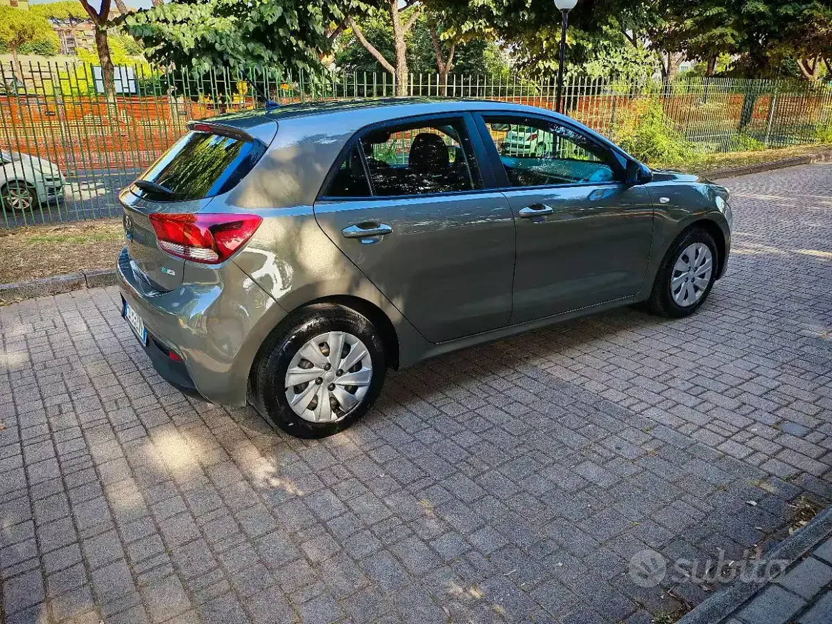 Usata Kia Rio 84 CV (61 kW) 2017 Berlina