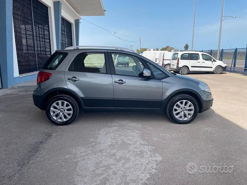 Usata Fiat Sedici 135 CV (99 kW) 2012 Grigio SUV