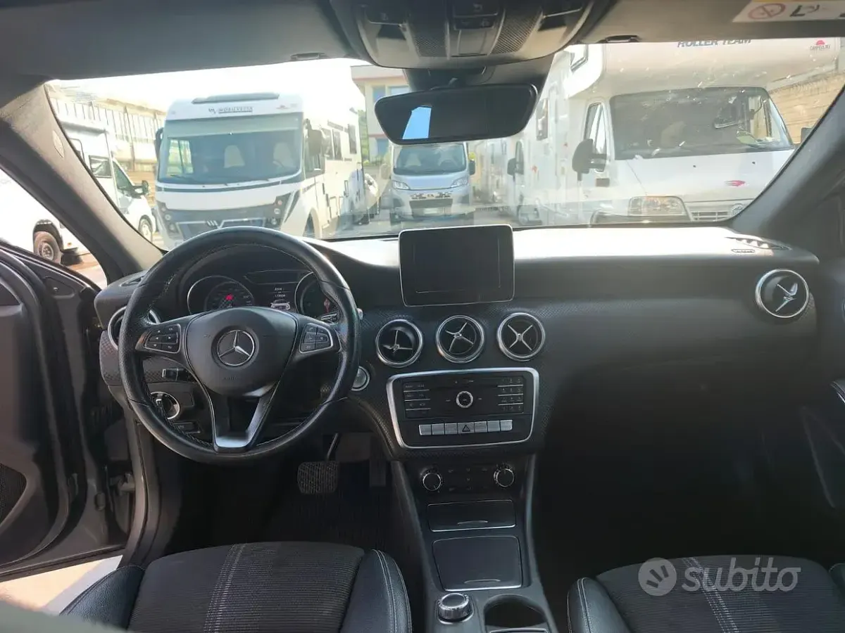 Usata Mercedes A180 109 CV (80 kW) 2017 Grigio Utilitaria