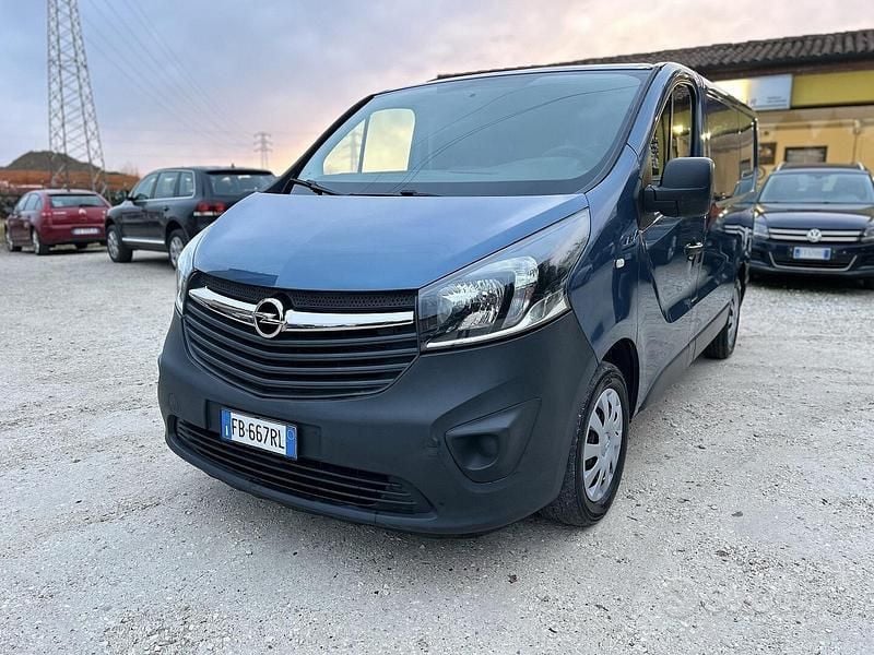 Usata Opel Vivaro 120 CV (88 kW) 2015 Nero Monovolume