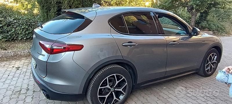 Usata Alfa Romeo Stelvio 190 CV (139 kW) 2020 Grigio SUV