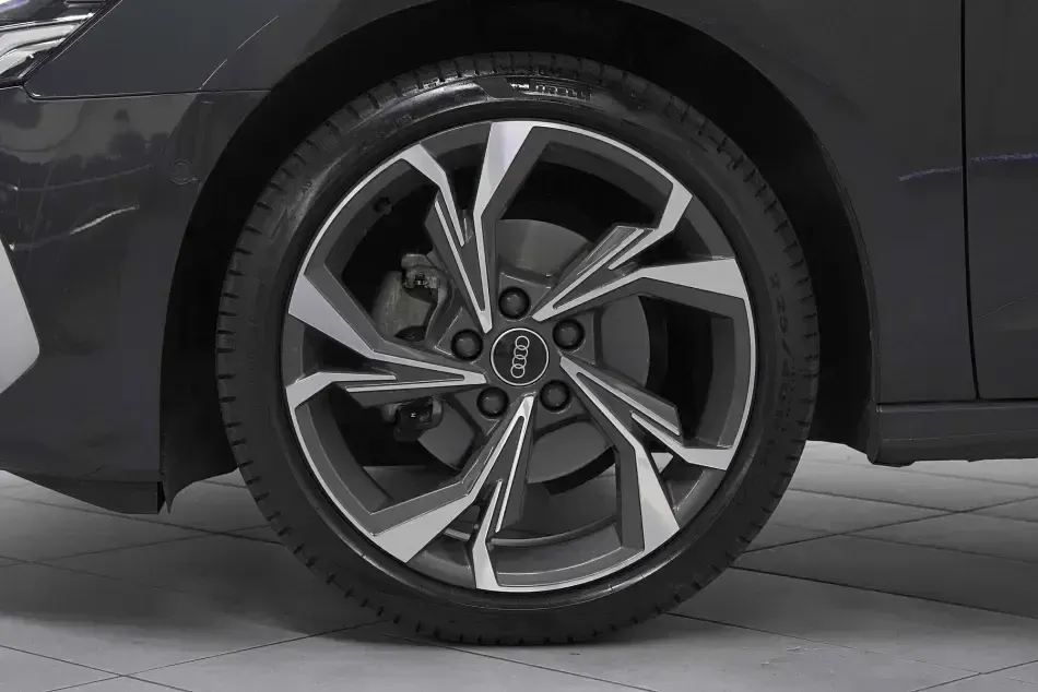 Usata Audi A3 Ambiente 150 CV (110 kW) 2023 Grigio manhattan metallizzato Berlina
