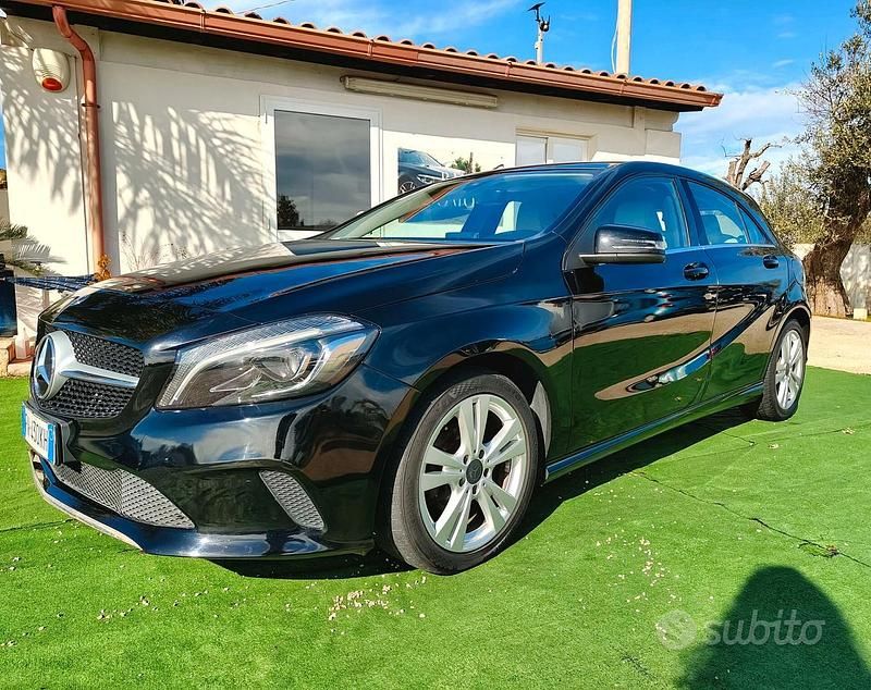 Usata Mercedes A180 Premium 109 CV (80 kW) 2017 Nero Berlina