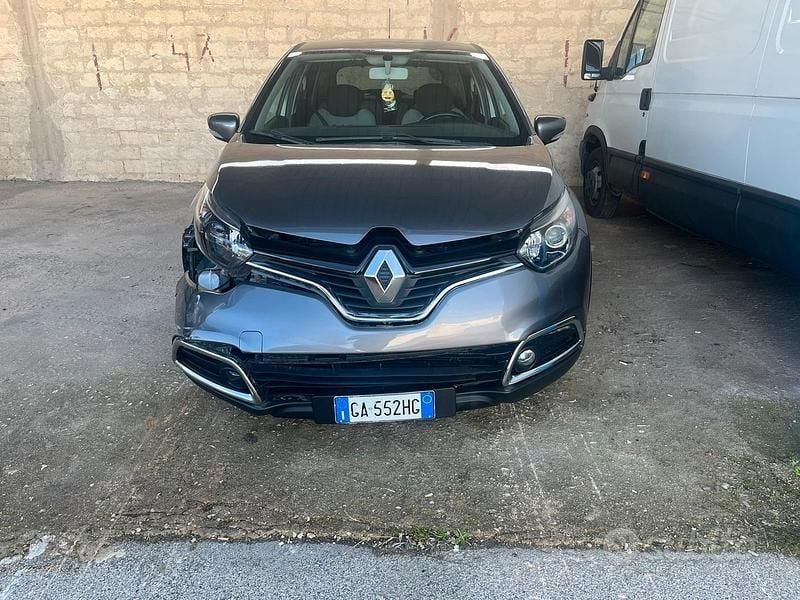 Usata Renault Captur 90 CV (66 kW) 2013 Grigio SUV