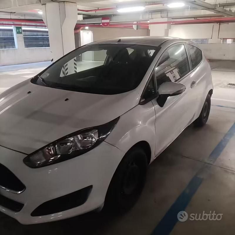 Usata Ford Fiesta 80 CV (58 kW) 2016 Bianco Berlina