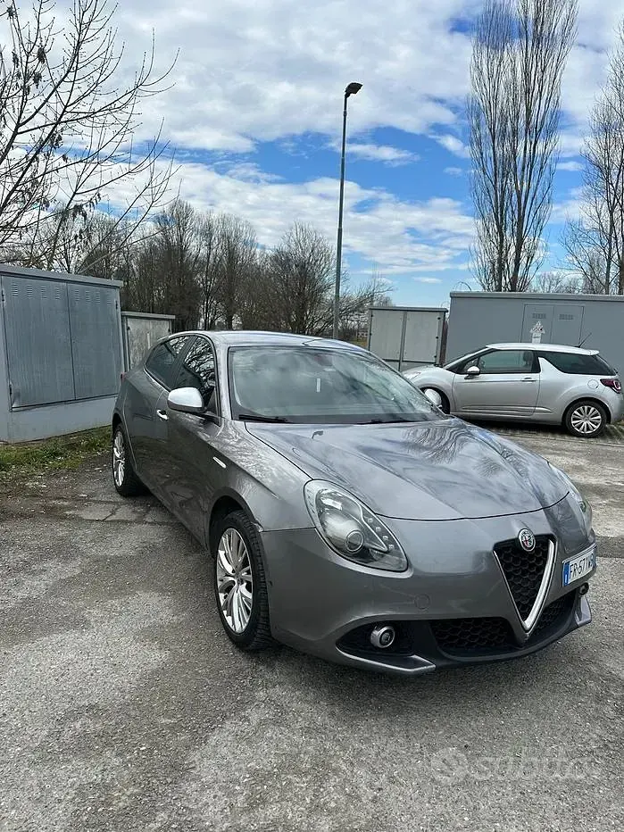 Begagnad Alfa Romeo Giulietta 120 HK (88 kW) 2018 Grå Halvkombi