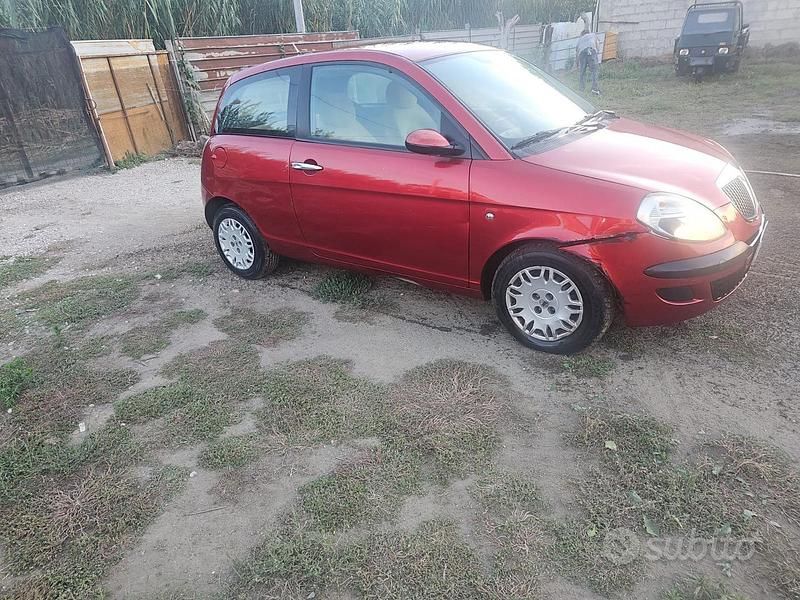 Usata Lancia Ypsilon 60 CV (44 kW) 2004 Rosso Utilitaria