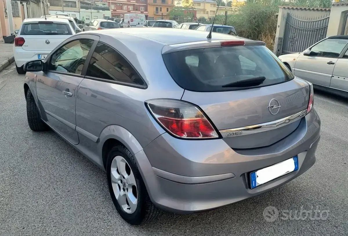 Usata Opel Astra GTC Cosmo 101 CV (74 kW) 2007 Grigio Berlina