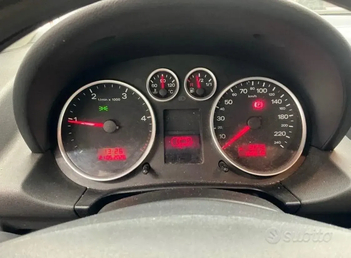 Usata Audi A2 75 CV (55 kW) 2004 Grigio Utilitaria