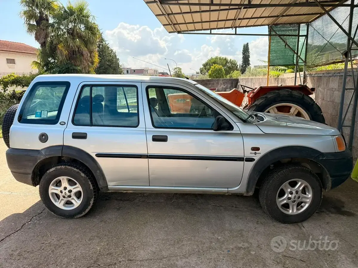 Usata Land Rover Freelander 97 CV (71 kW) 1998 Grigio SUV