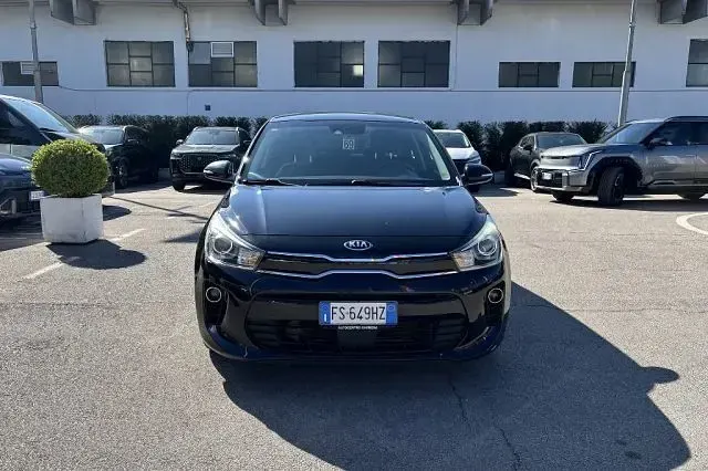 Usata Kia Rio 84 CV (61 kW) 2018 Nero Berlina