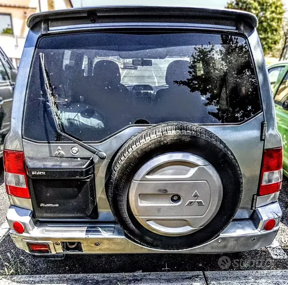 Usata Mitsubishi Pajero 114 CV (83 kW) 2004 Grigio SUV