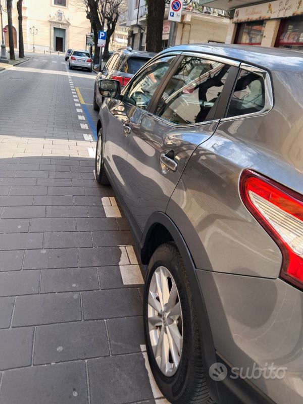 Usata Nissan Qashqai Tekna 116 CV (85 kW) 2016 Grigio SUV