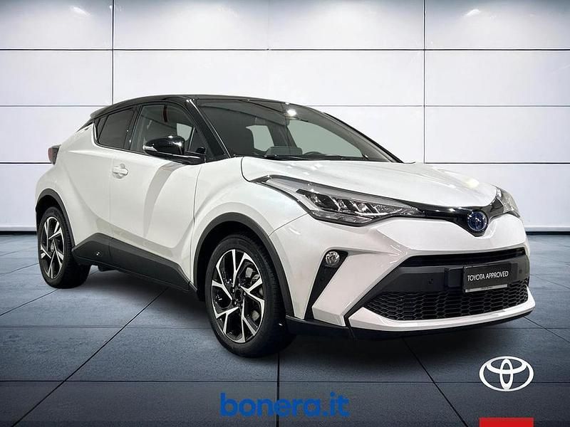 Usata Toyota C-HR Trend 184 CV (135 kW) 2023 Pearl white & black SUV