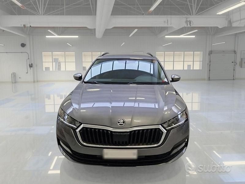 Usata Skoda Octavia Executive 150 CV (110 kW) 2023 Grigio Station wagon