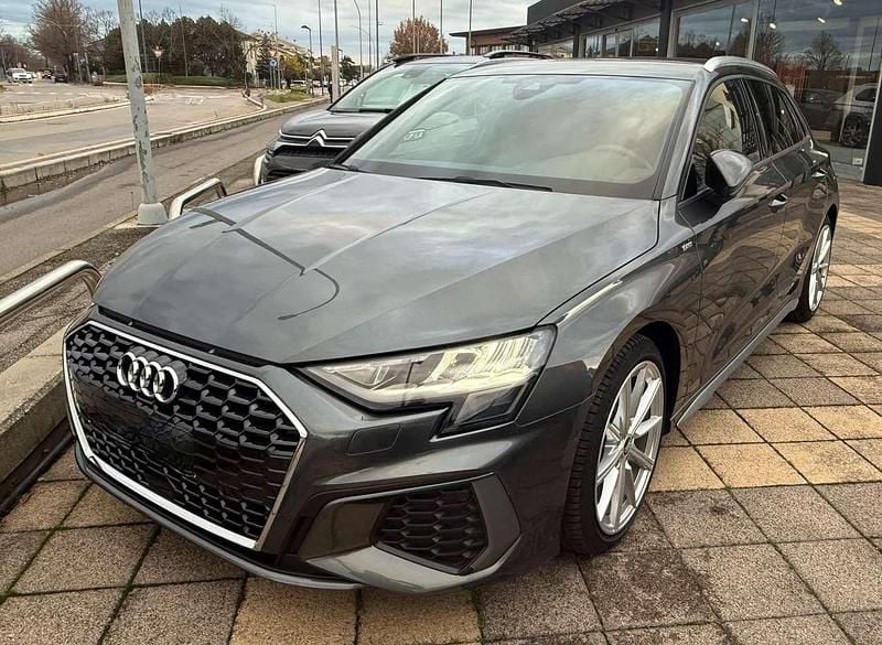 Grigio Usata 2021 Audi A3 S-Line Tre volumi | 24.500 € (Buon prezzo) - Immagine 1/4