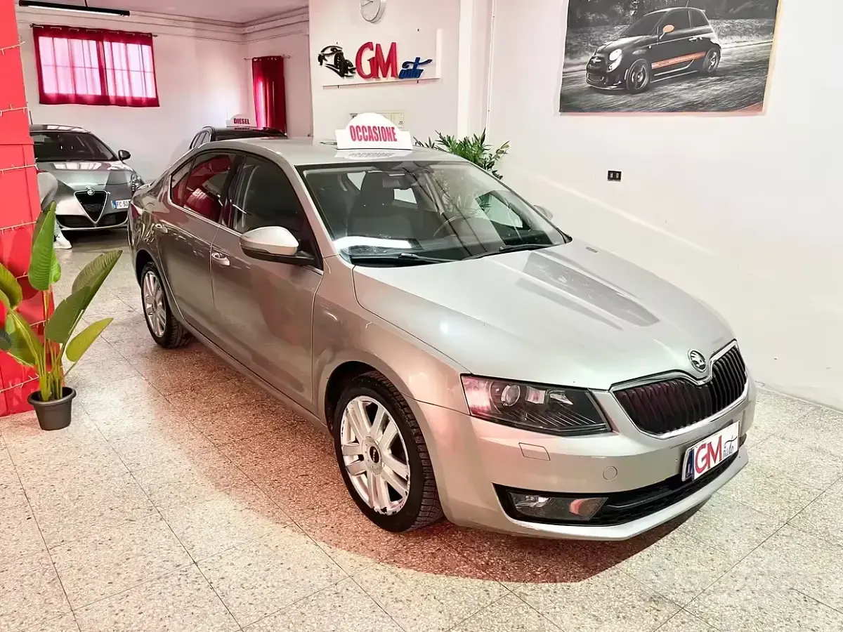Begagnad Skoda Octavia Elegance 105 HK (77 kW) 2014 Grå Kombi